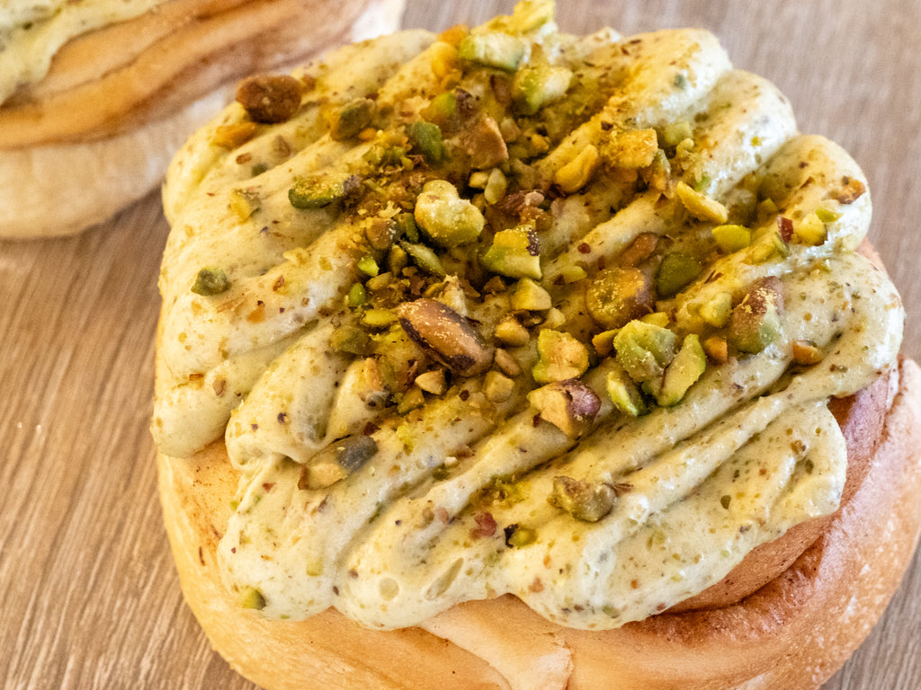 Rolls de Canela con Pistacho