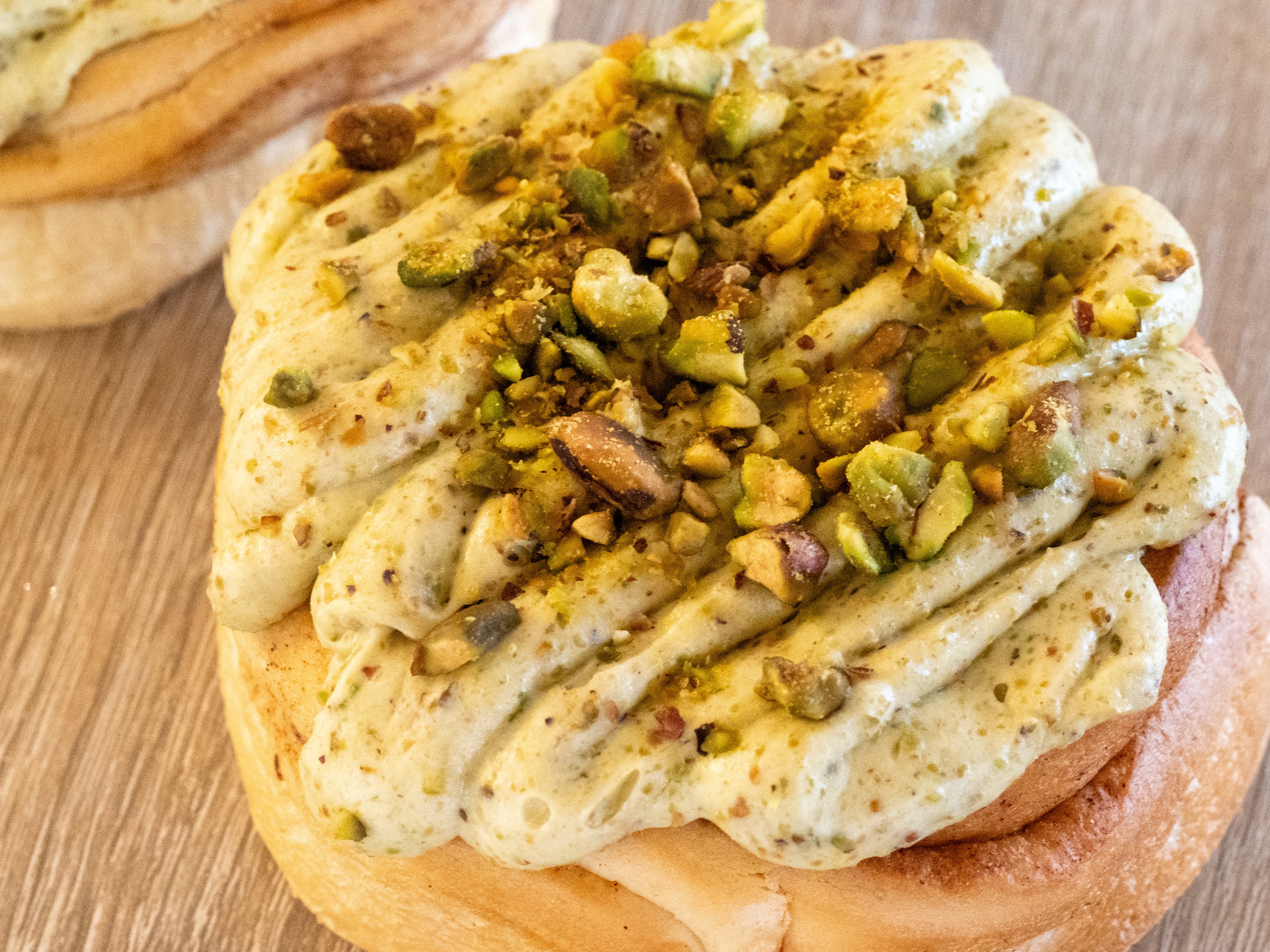 Rolls de Canela con Pistacho