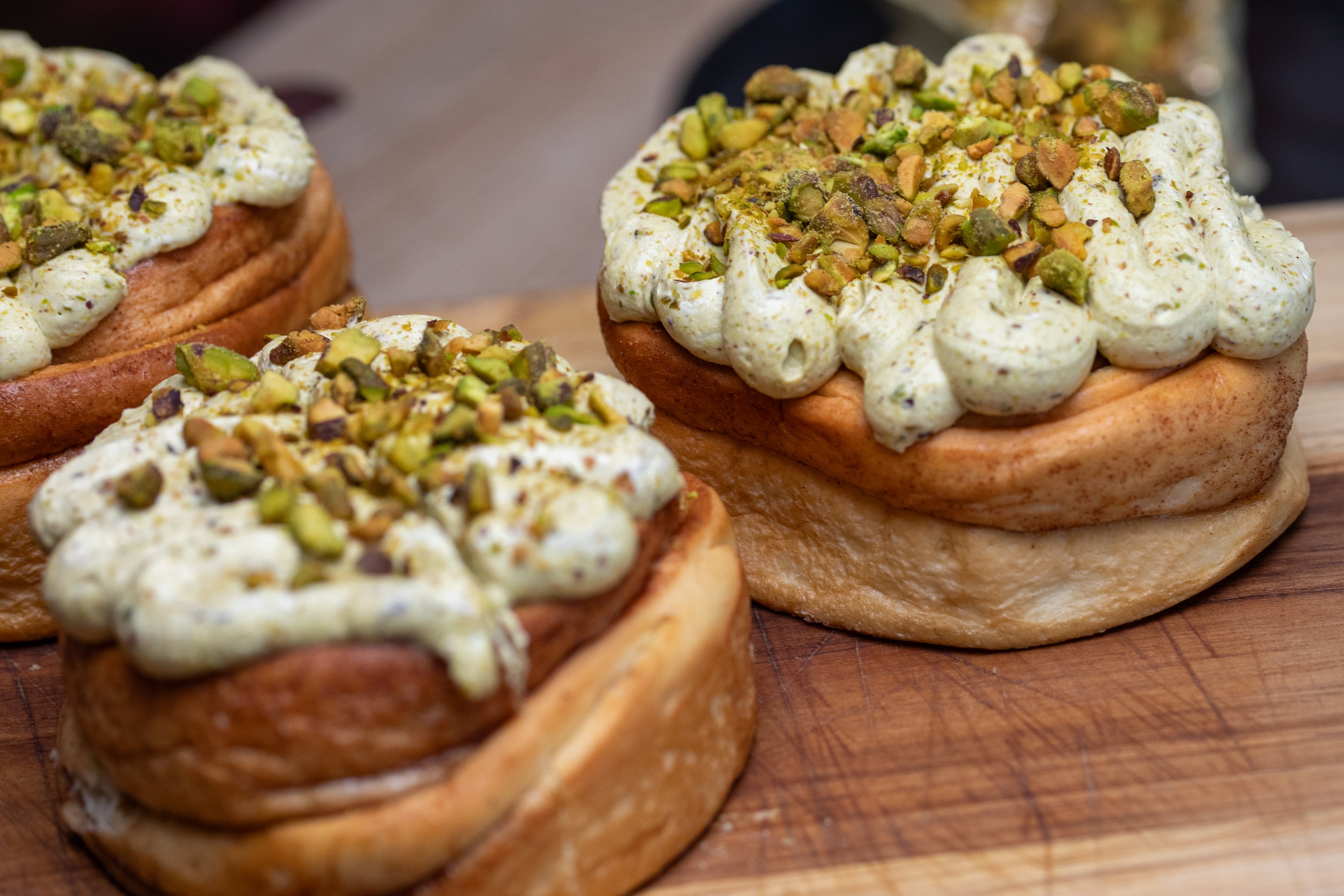 Rolls de Canela con Pistacho